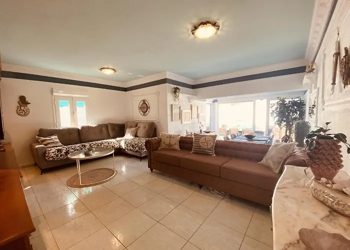 The Good Life Адехе